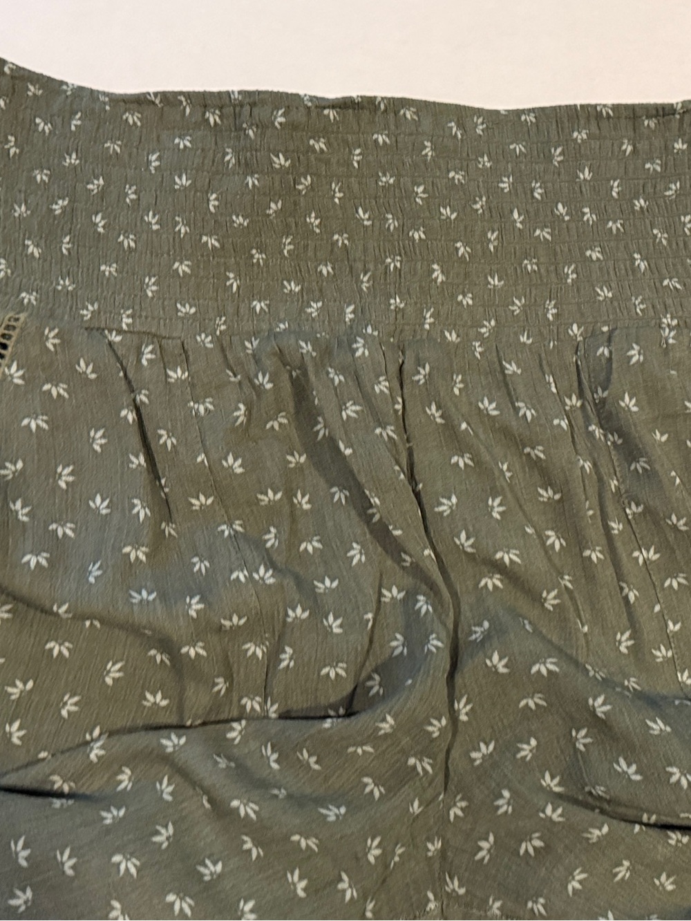 Three Dots Olive Green Wide-Leg Pants with Smocked Waist - Picture 8 of 10